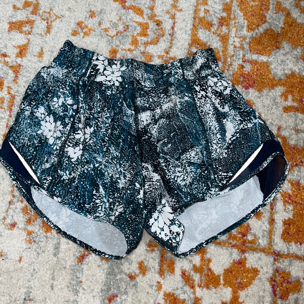 Lululemon Hotty Hot Short